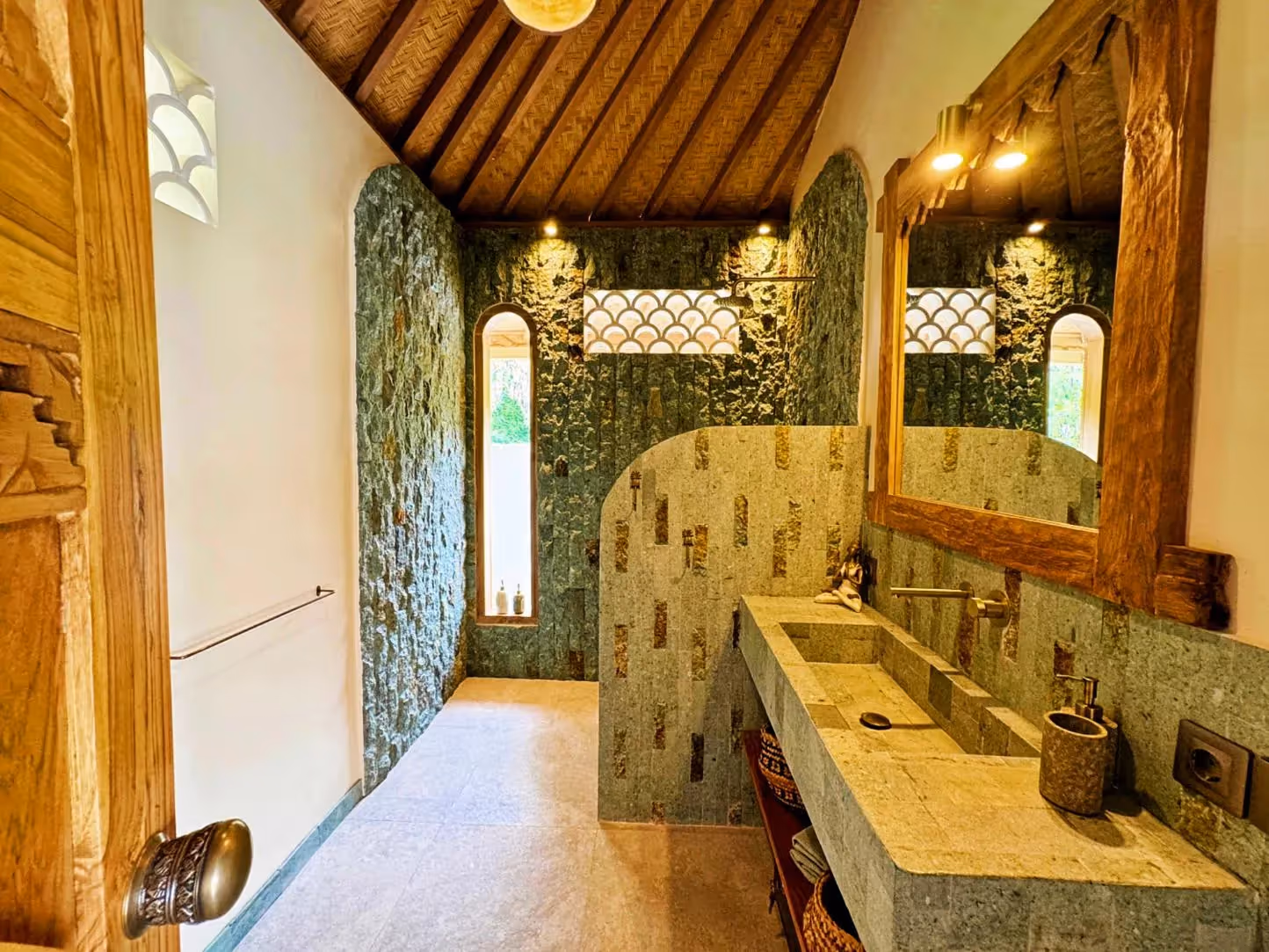 Villa Noémie – Modern 3BR Leasehold Villa with Pool & Garden (1/10)
