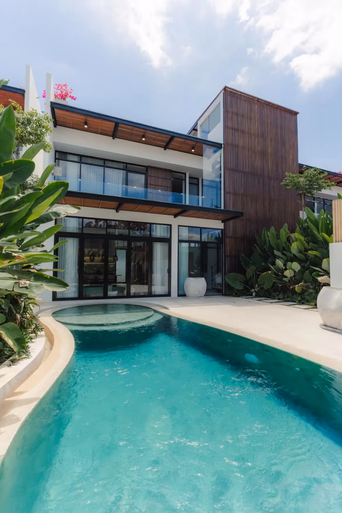 Vellamo Villa - Contemporary 3BDR Villa with Rooftop Lounge, Private Pool & Carport (1/12)