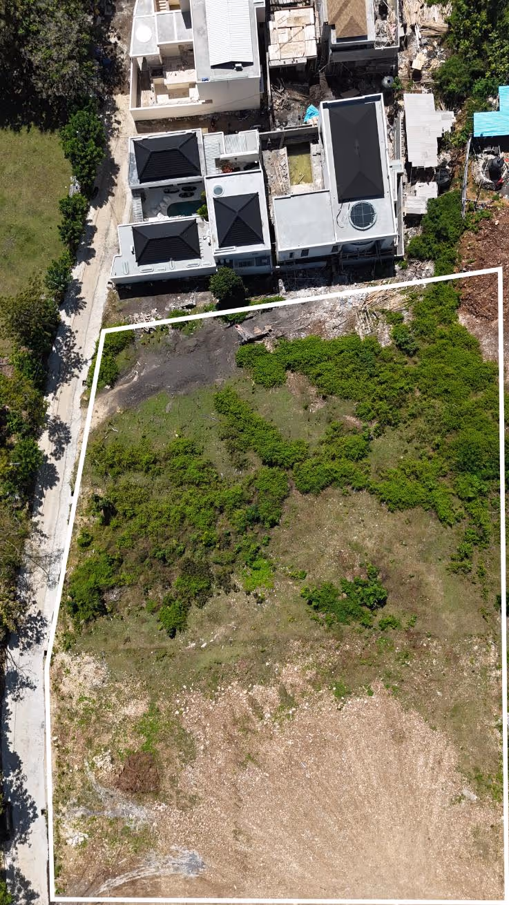 Lotara Bingin – Terrain en pleine propriété de 306 m² à proximité de l'océan (1/5)