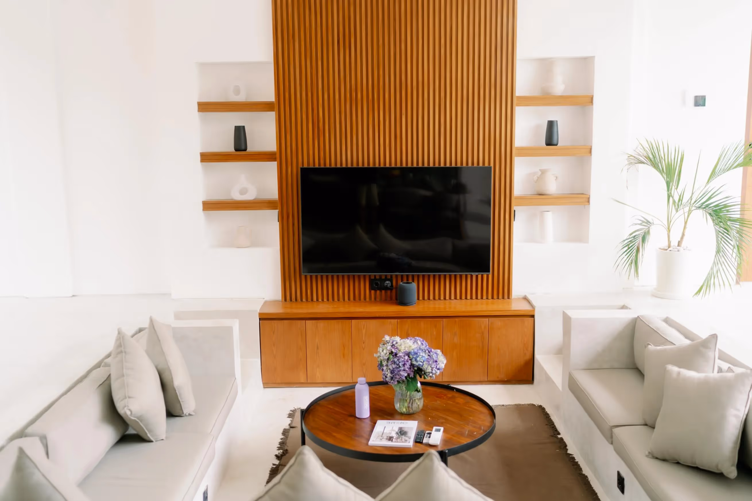 Vellamo Villa - Contemporary 4BR Villa with Rooftop Lounge, Private Pool & Carport (1/12)