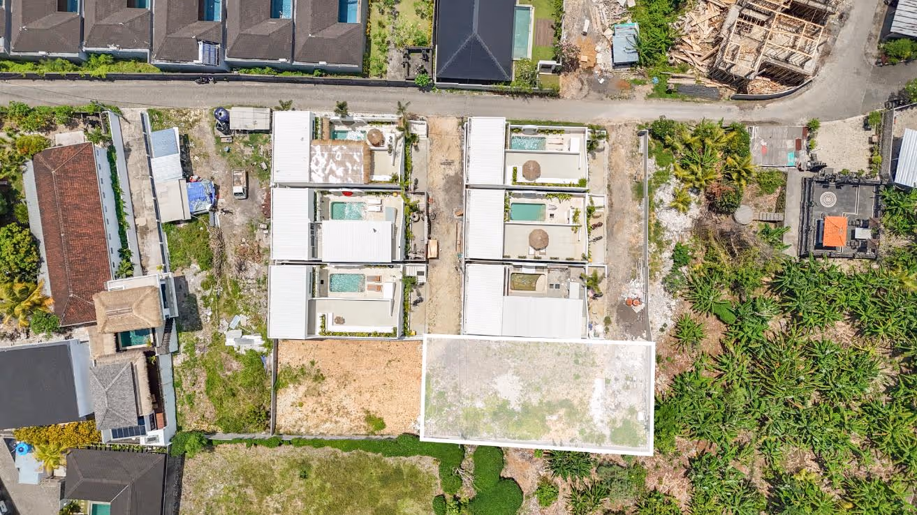 Remi Land - 250 m² Leasehold Land with Ocean and Jungle Views in Pecatu (1/4)