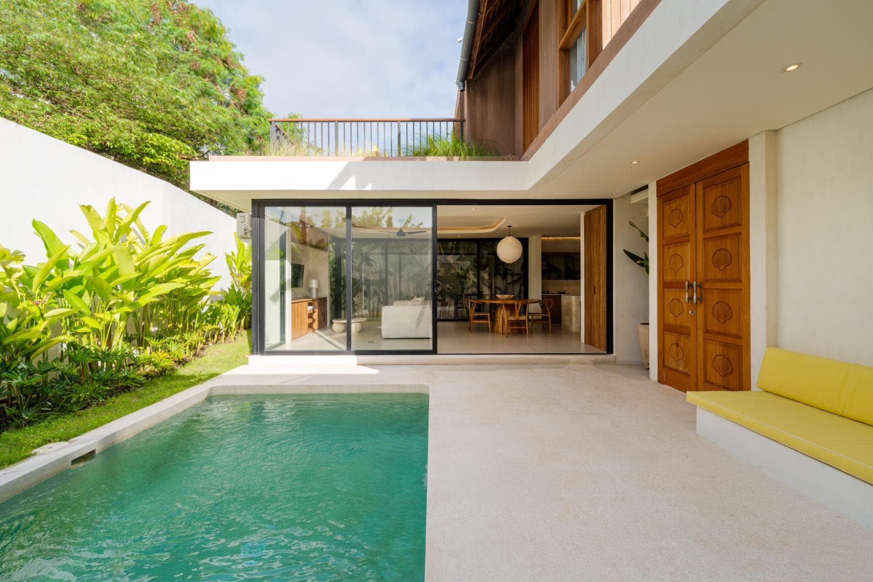 Ivara in Tumbak Bayuh – 2BDR Leasehold with Lush Garden & Pool (1/11)