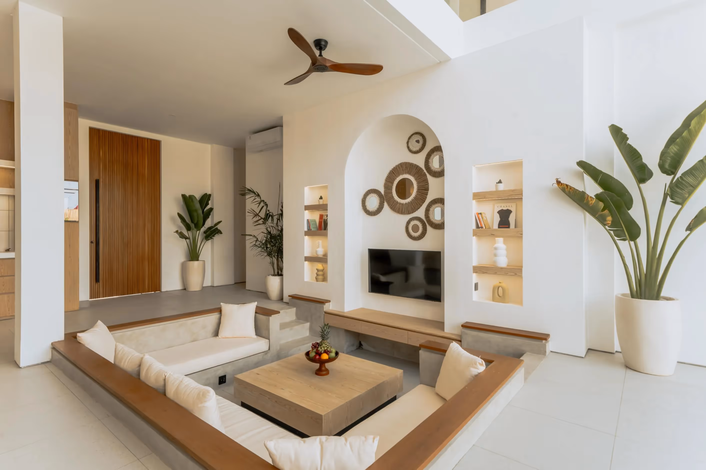 Aquarei in Batu Bolong – Fully Furnished 3BR with Rooftop & Private Pool (1/6)