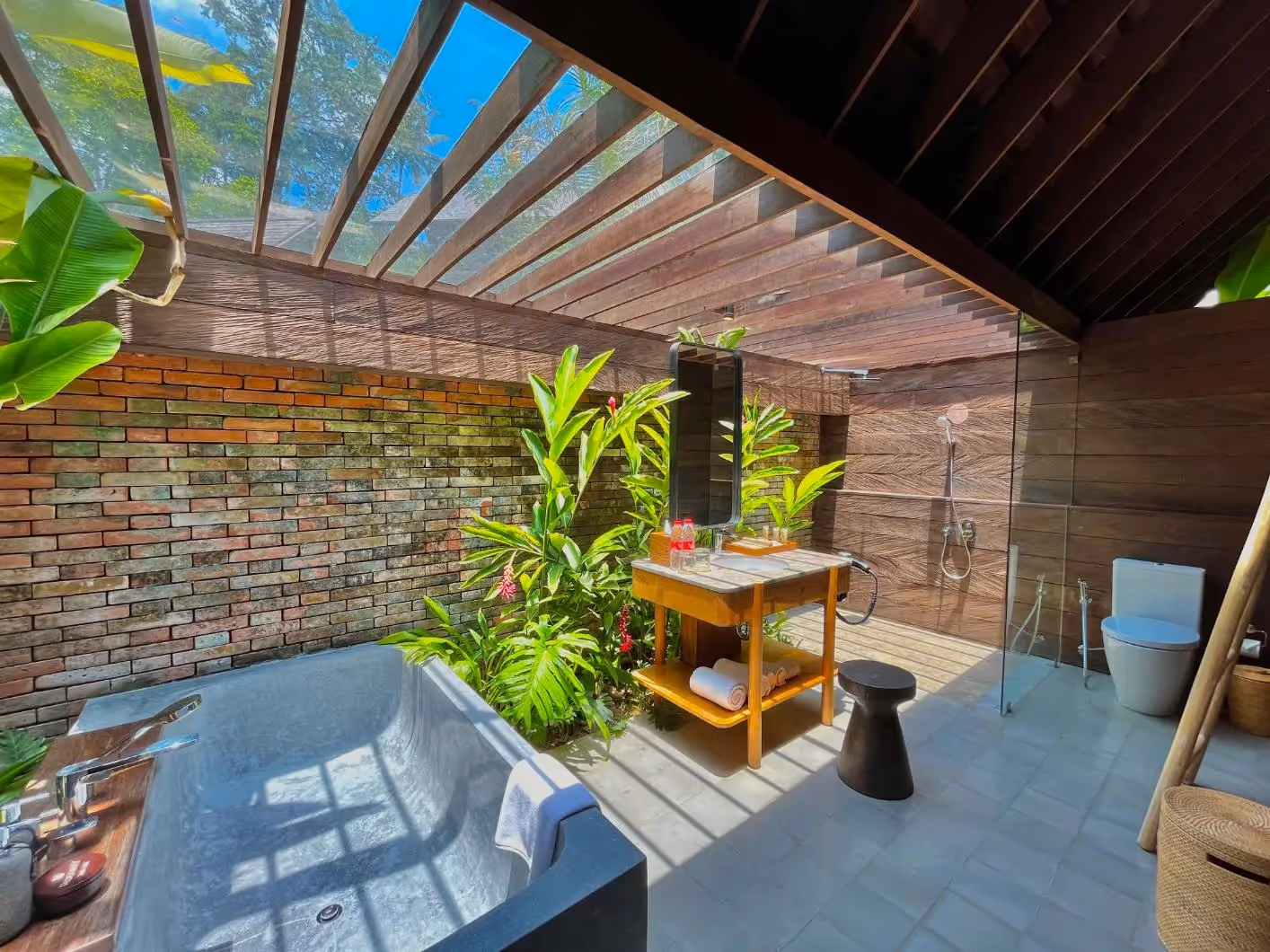 Villa Chelsea - Serene 1-Bedroom Jungle Freehold Villa with Tropical Garden and Pool in Ubud (1/8)