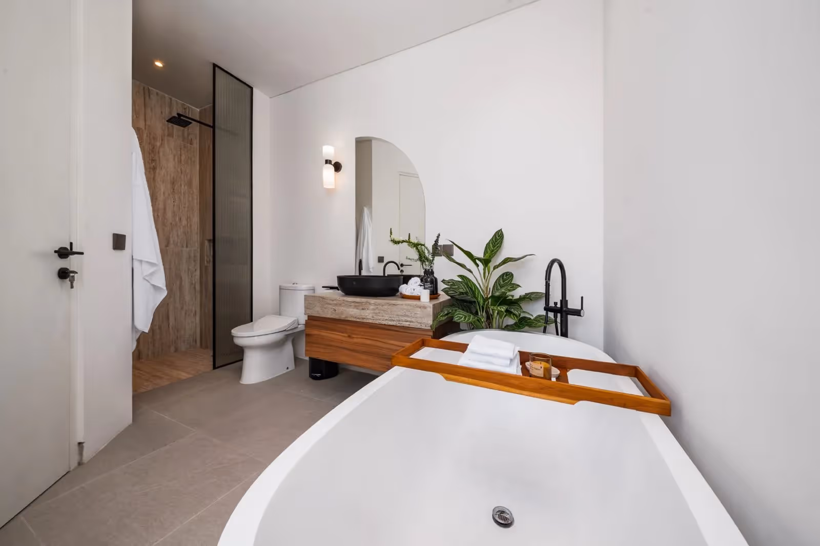 Villa Claruna – Modern 3BR Tropical Villa in Central Canggu with Private Pool (1/11)