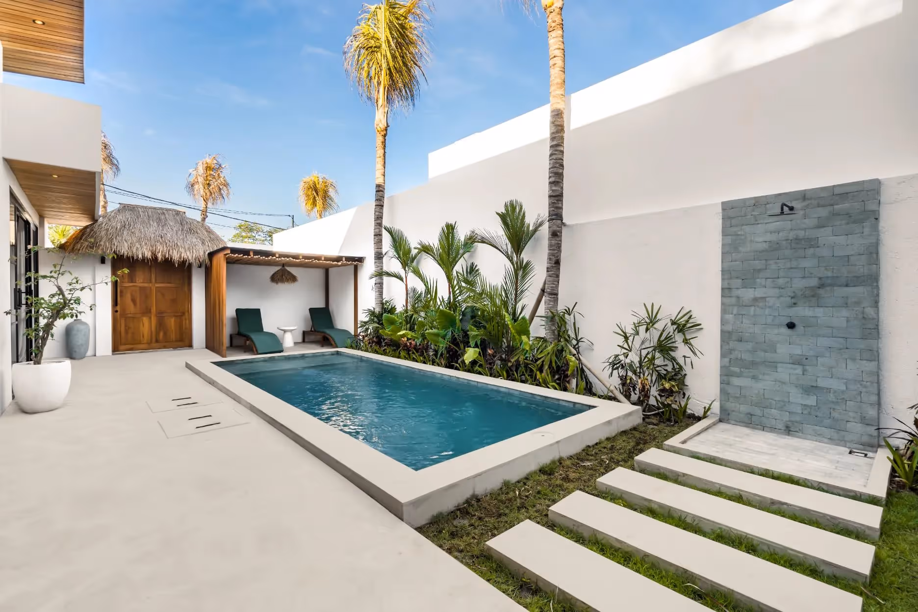 Villa Seraphina – Modern 3BDR Villa with Sunken Lounge & Tropical Vibes (1/9)