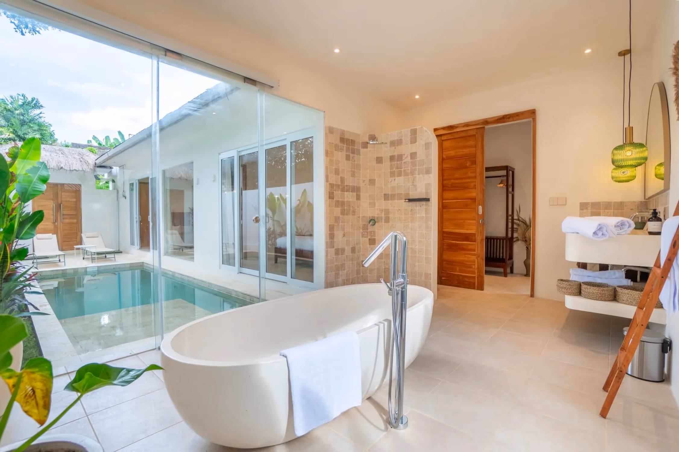 Lyra at Melasti – Ready-to-Move Leasehold 1.5 BR with Office & Pool (1/11)