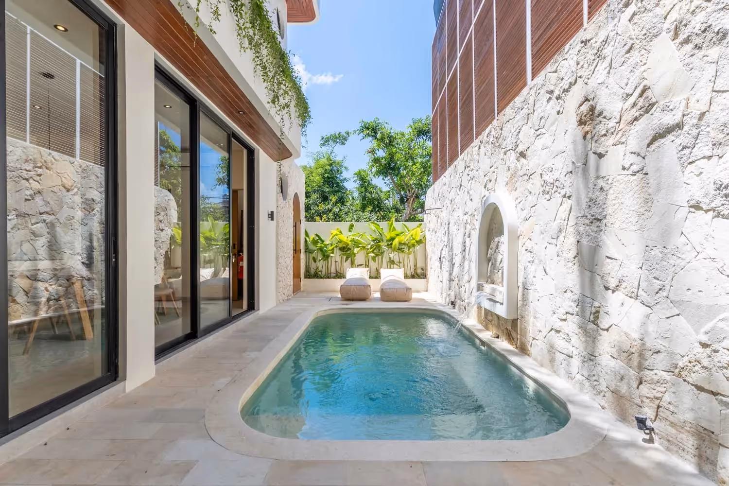 Villa Elisea – Stylish 3BDR Leasehold Villa with Rooftop & Jacuzzi (1/9)