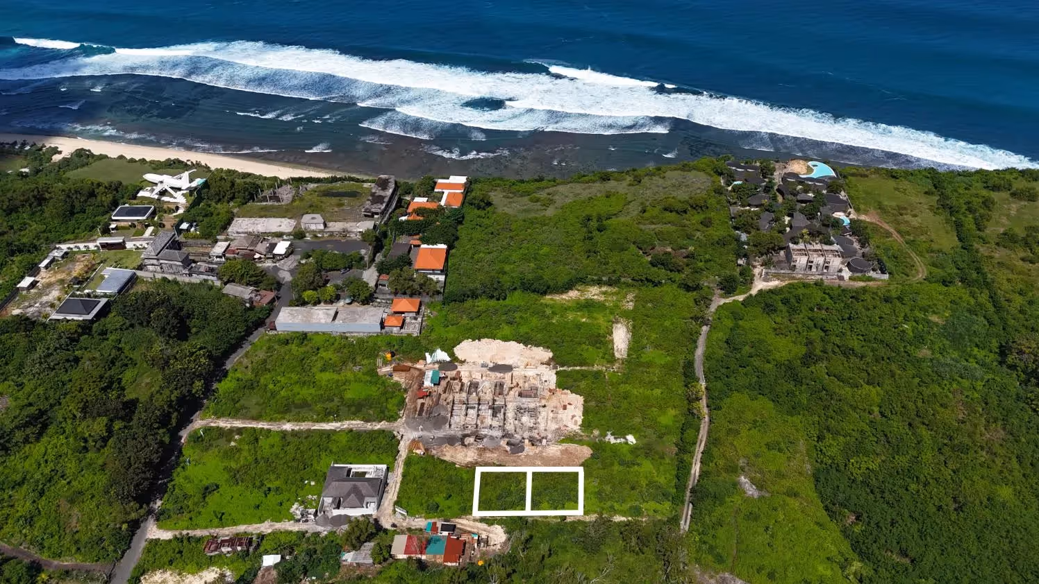 Biru Plots – Terrain en bail avec vue sur l'océan à quelques pas de la plage de Nyang Nyang — photo 1