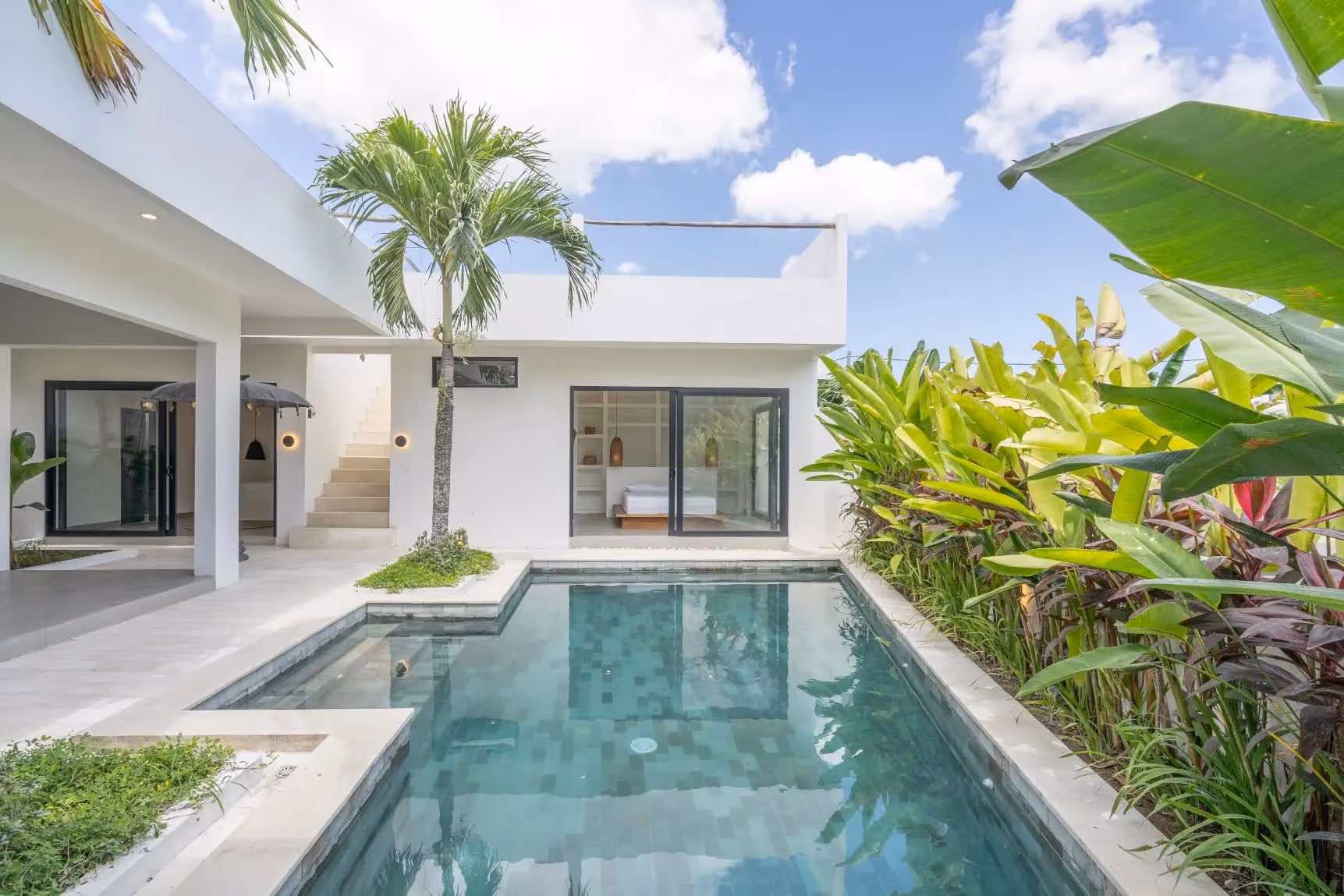Kalani Villa – Leasehold 3BR dengan Rooftop & Kolam Renang di Tumbak Bayuh — foto 1