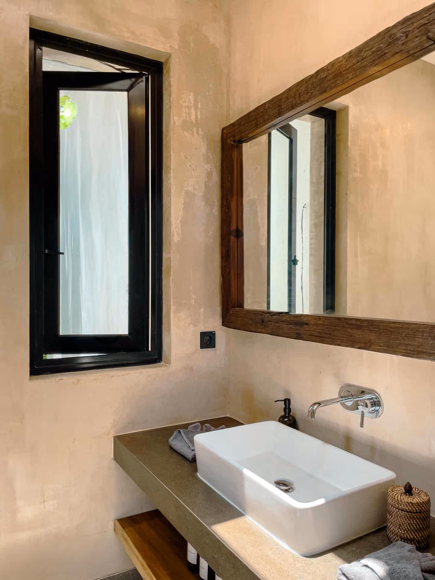 Soma Bingin – 3BR Villa with Sunken Lounge & Ready Now (1/9)