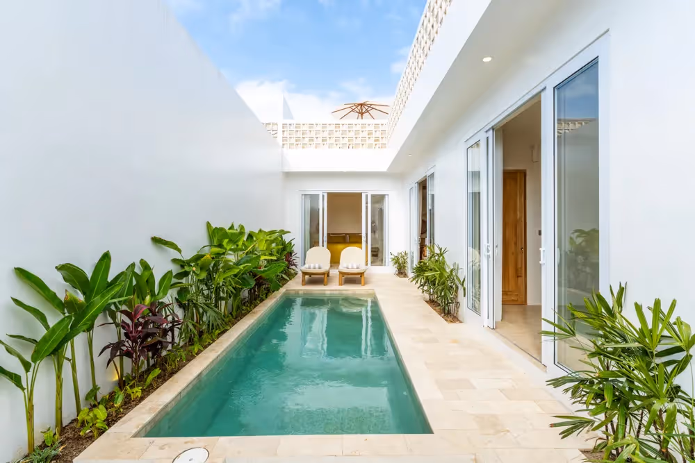 Molaya Villa - Villa tropicale moderne de 2 chambres à Ungasan avec rooftop et piscine — photo 1