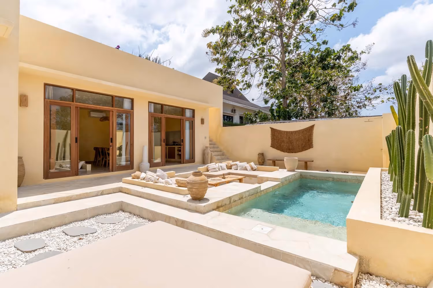 Villa Calina – Villa Modern 2 Kamar Tidur dengan Rooftop & Kolam Renang di Balangan — foto 1