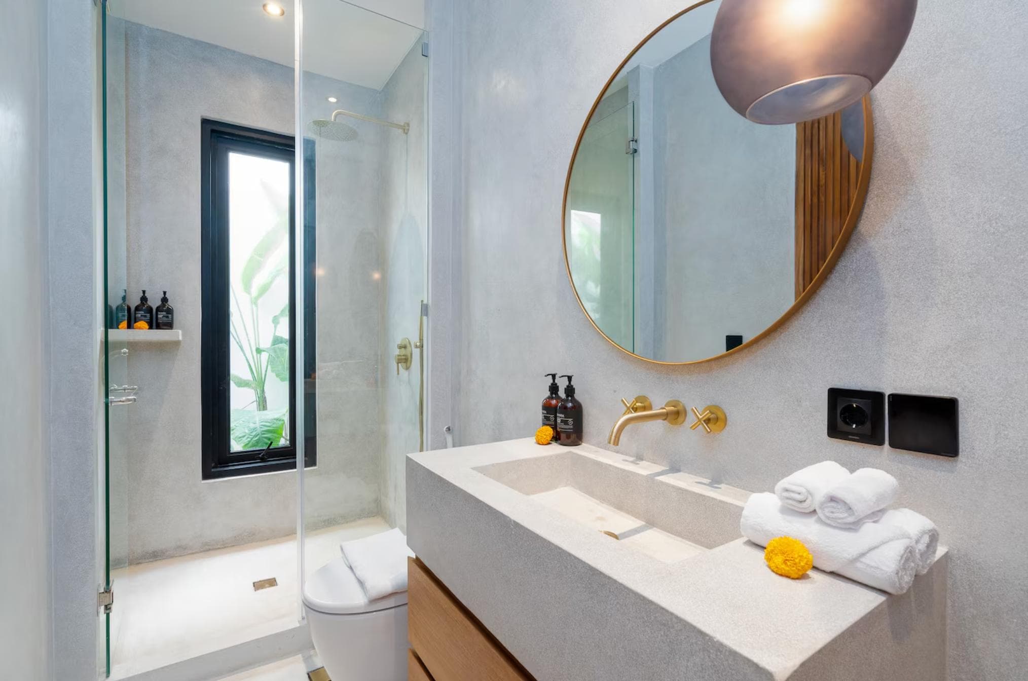 Zaya Nyang Nyang – Contemporary 3BR Villa with Rooftop (1/11)