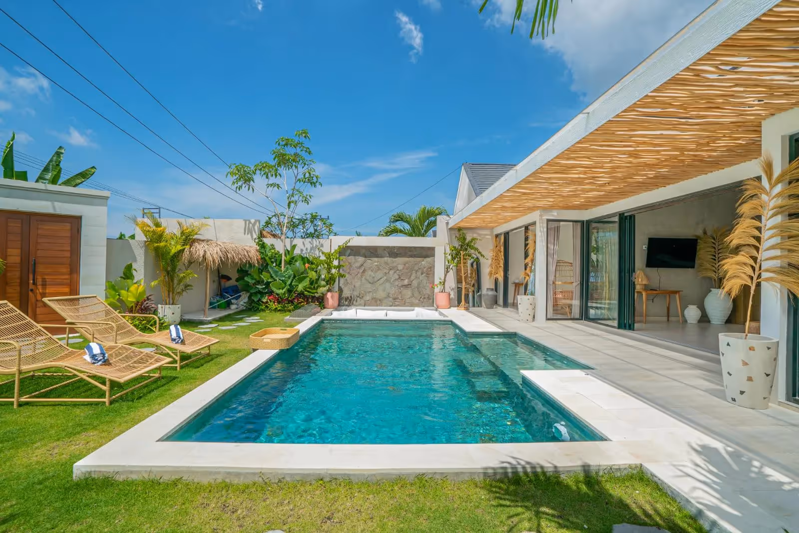 Suma Villa – 2BR Tropical Villa with Pool & Outdoor Bathroom (1/11)