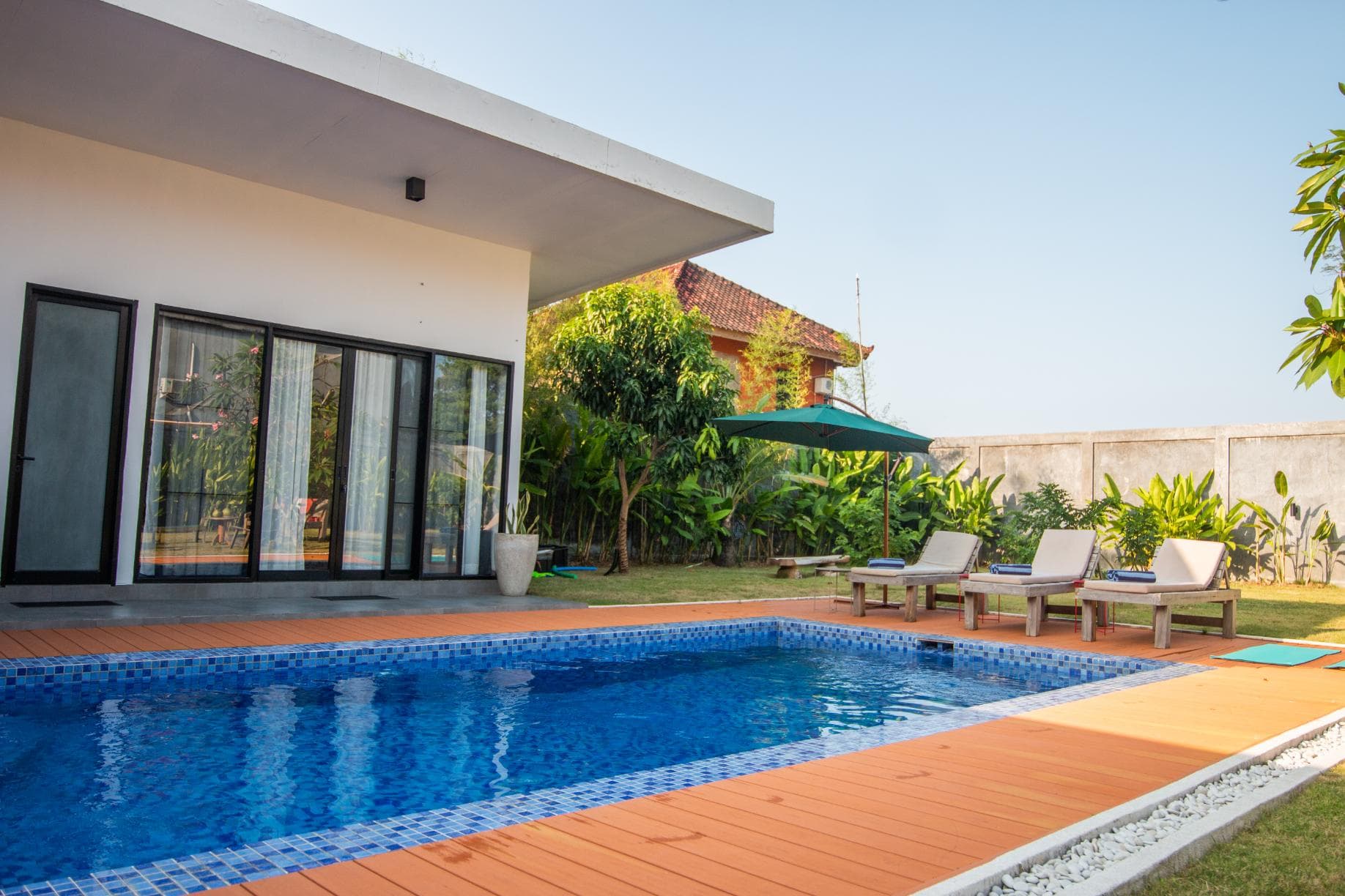 Cascalo Uluwatu – 4BR Villa Steps from Surf Villas with Expansive Garden — photo 1