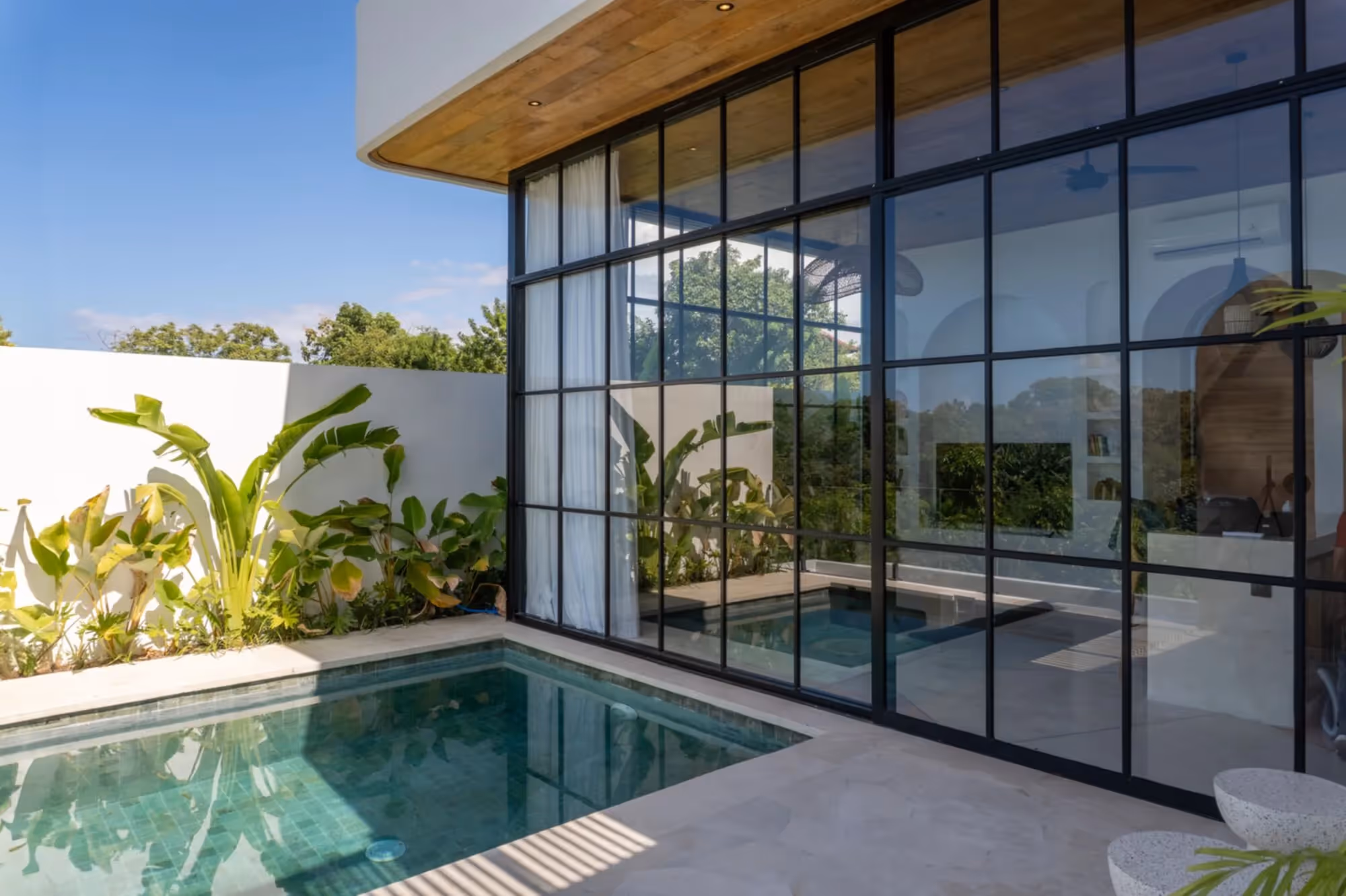 Mioa Villa - Fully Furnished 1BDR with Modern Design & Rooftop Shower — photo 1