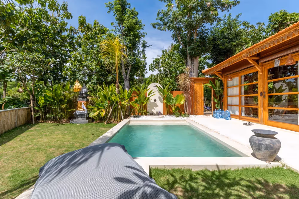 Villa Rin – Charme Joglo 2 Chambres avec Vue Jungle & Piscine Privée — photo 1