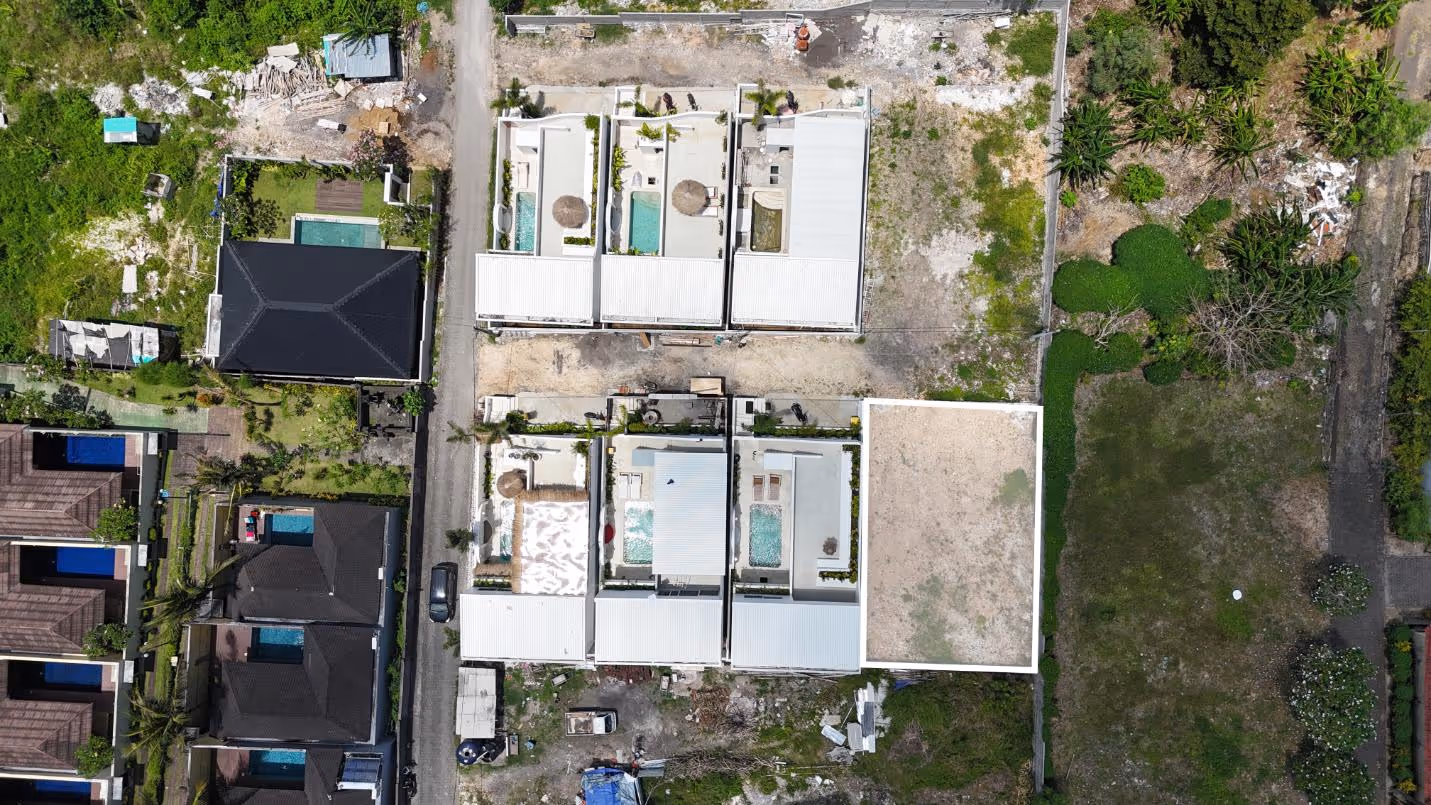 Remi Land - Tanah Leasehold 265 m² dengan Pemandangan Laut dan Hutan di Pecatu (1/4)