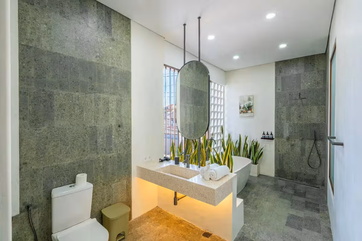 Villa Karsten - Modern 3BDR Villa in Melasti with Bright Interiors (1/8)