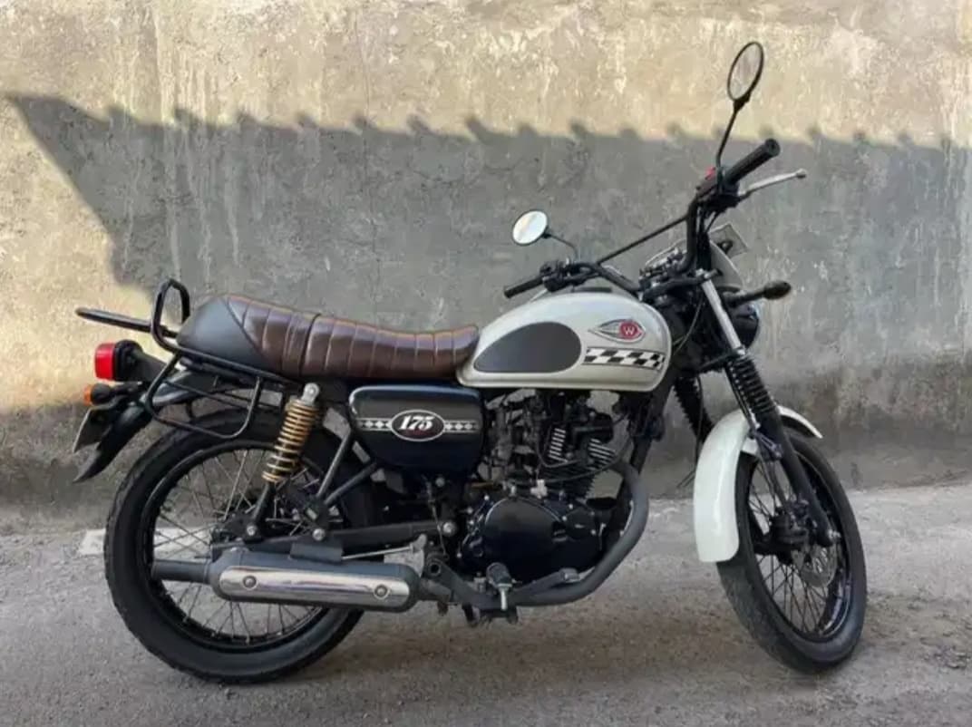 Kawasaki w175 se 2022 (1/3)