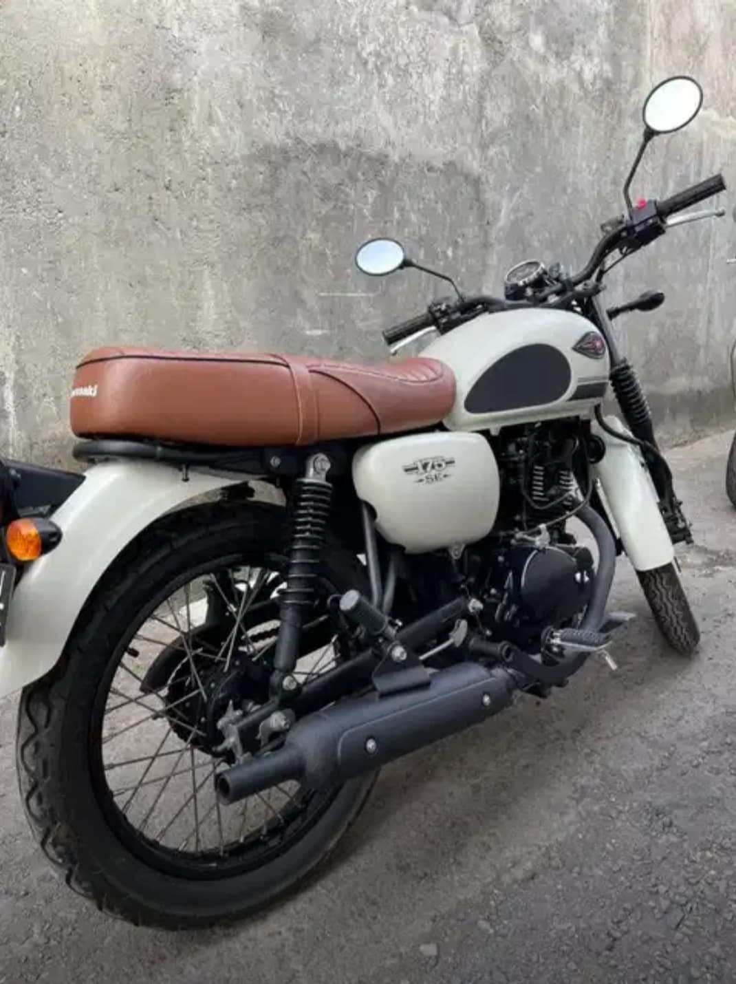 Kawasaki w175 SE kilometer 2.000 (1/3)