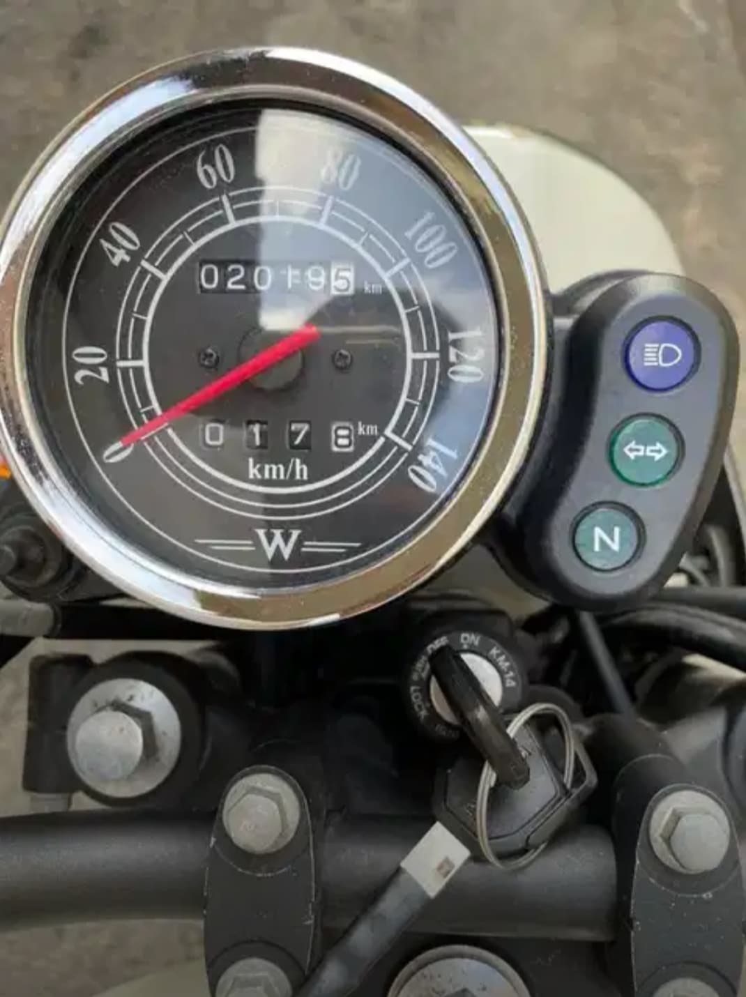 Kawasaki w175 SE kilometer 2.000 (1/3)