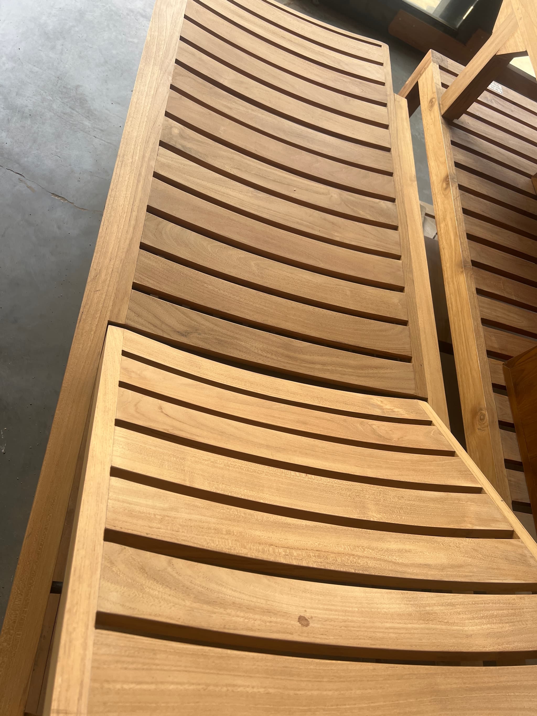 Chaise longue en bois (1/3)