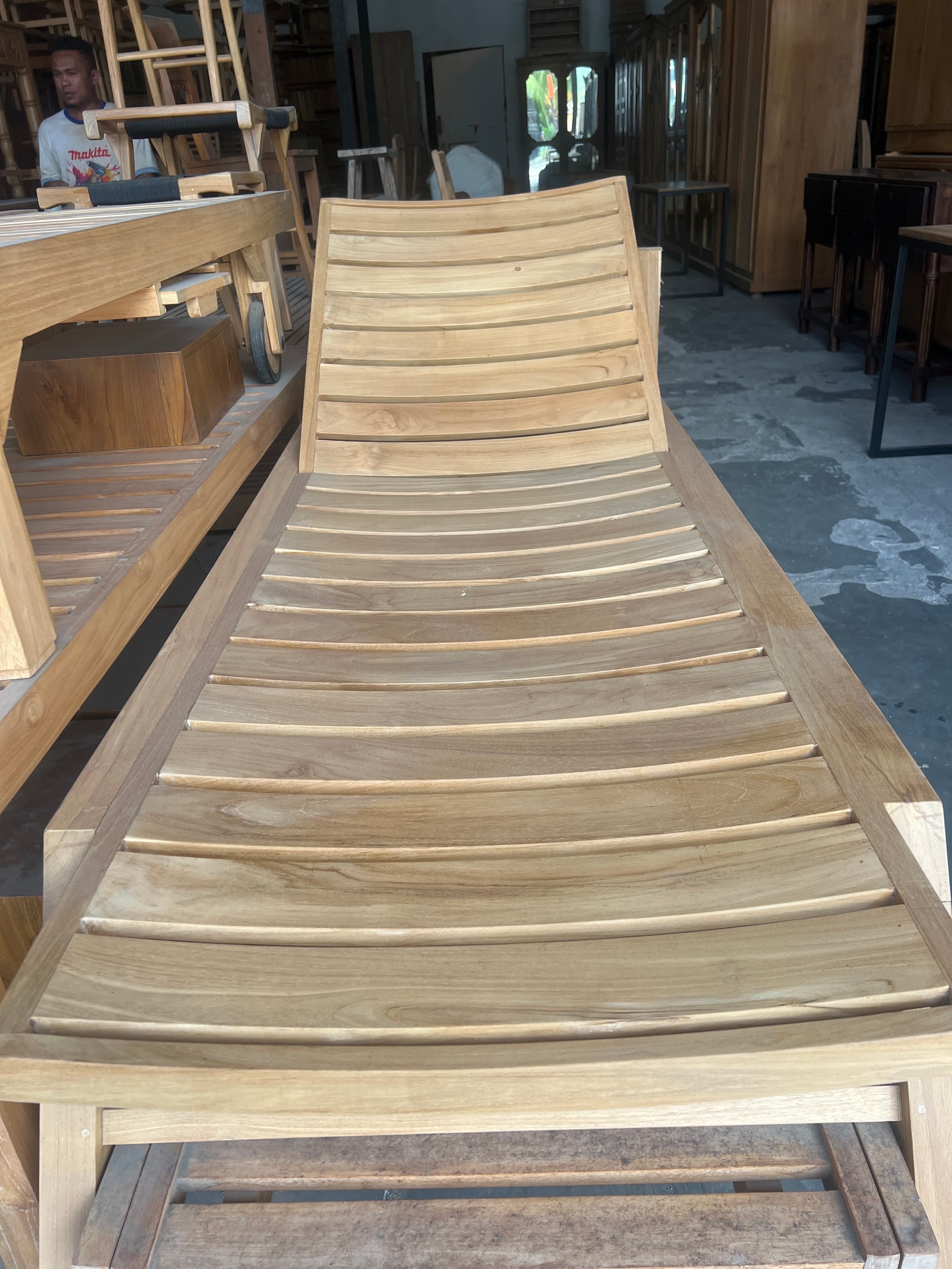 Reclining wooden chair — photo 1