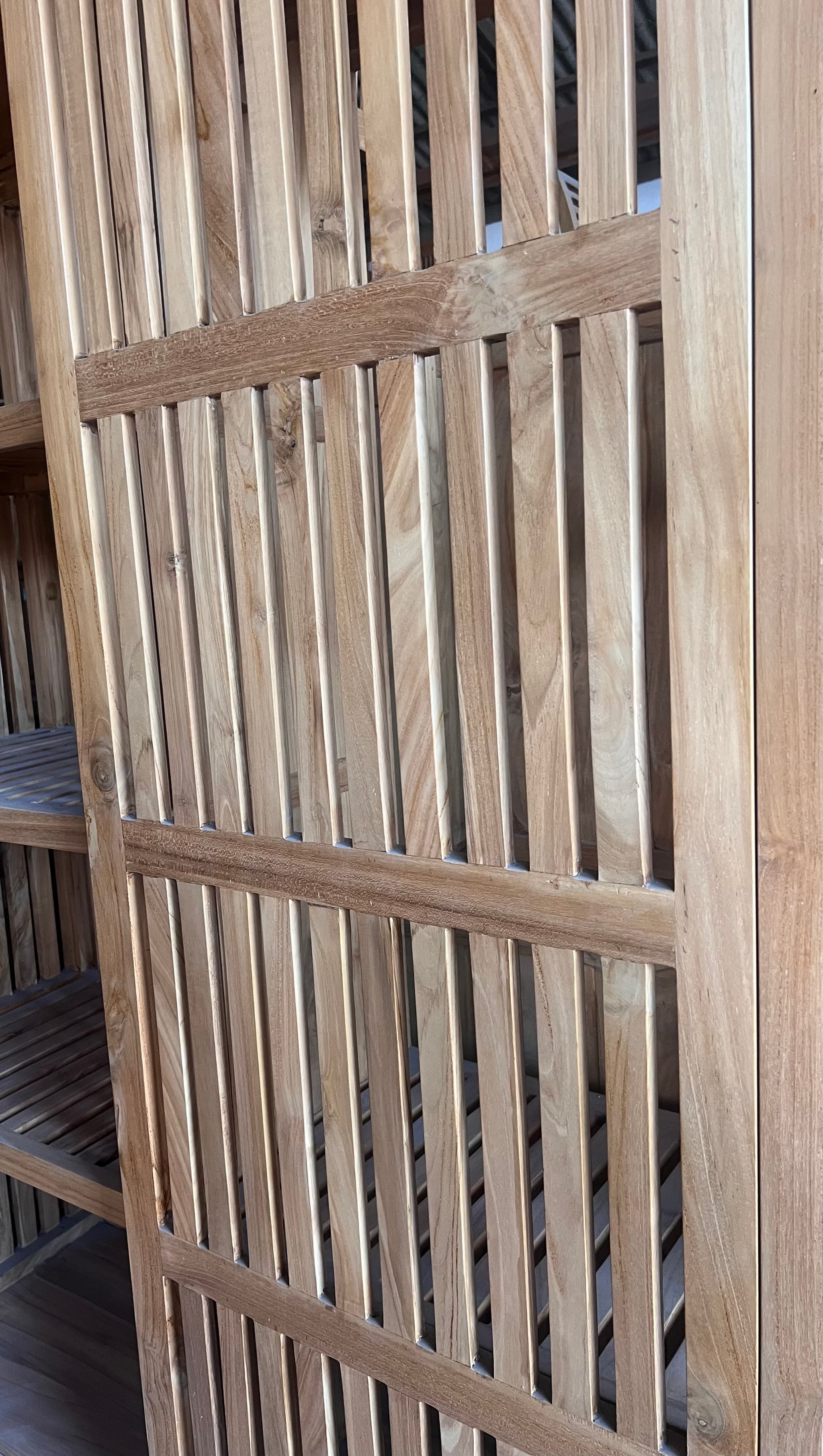 Wooden shelf — photo 1