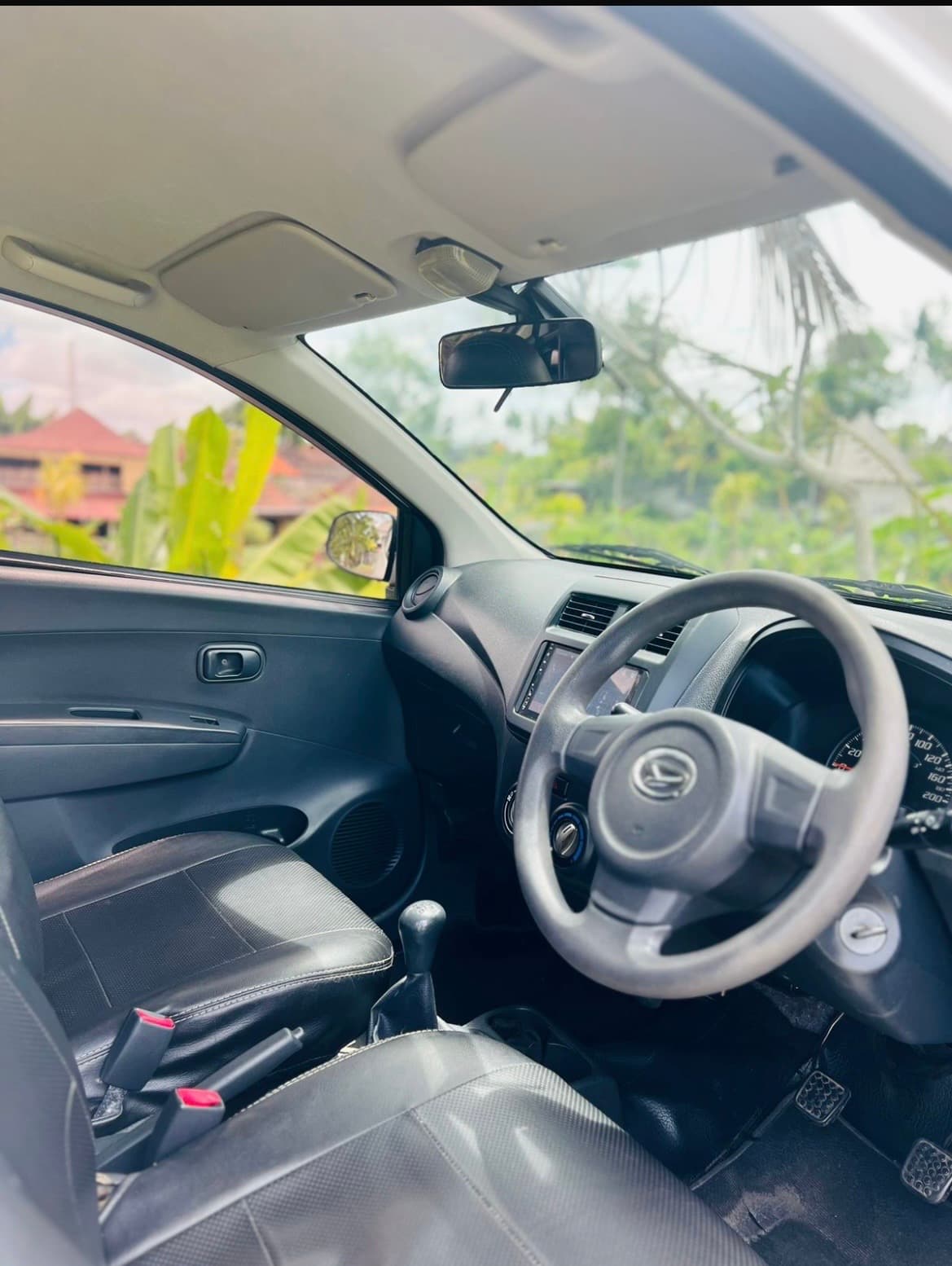 🚗 Toyota Agya MT – Car Rental (1/3)