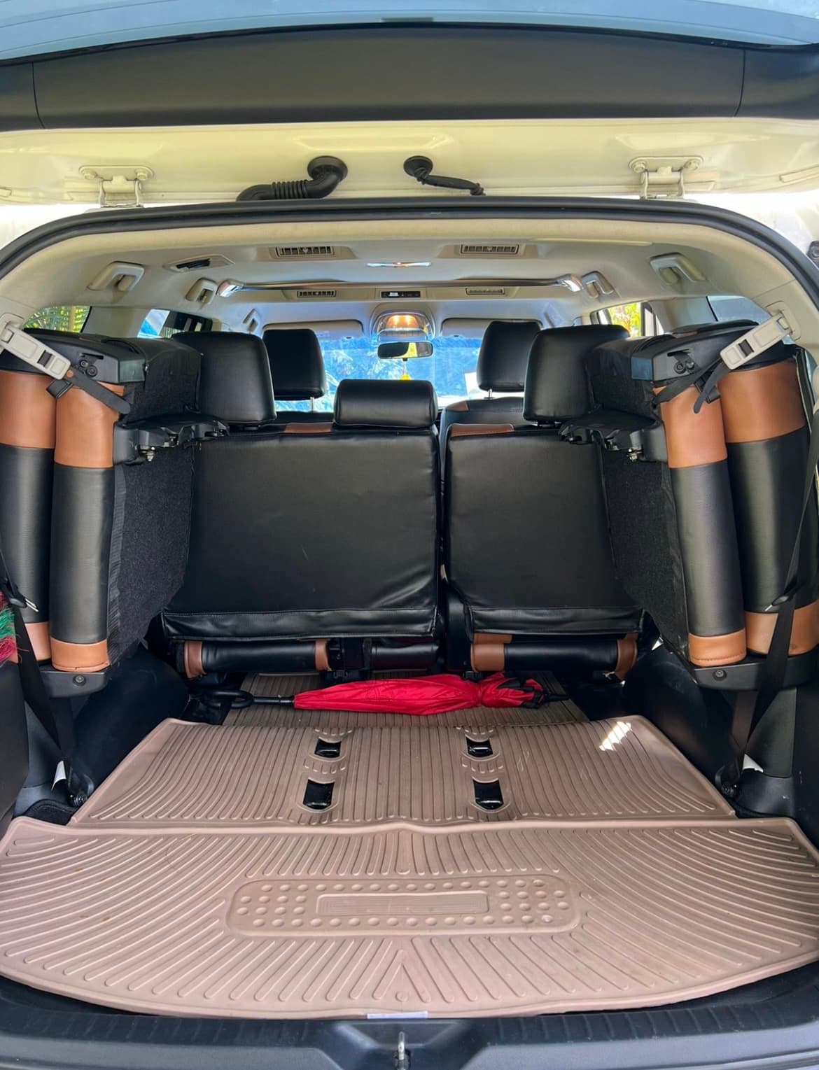 Toyota Innova AT – Car Rental (1/3)