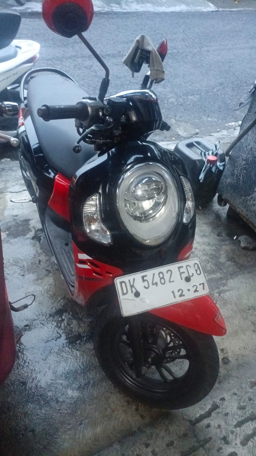 Rental Motor Honda Scoopy (1/3)