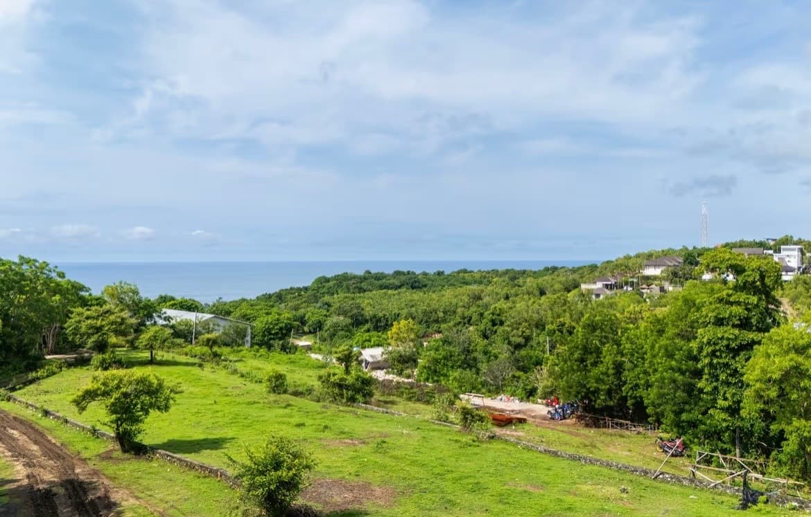 Freehold Land 2,500 m² in Kutuh — photo 1