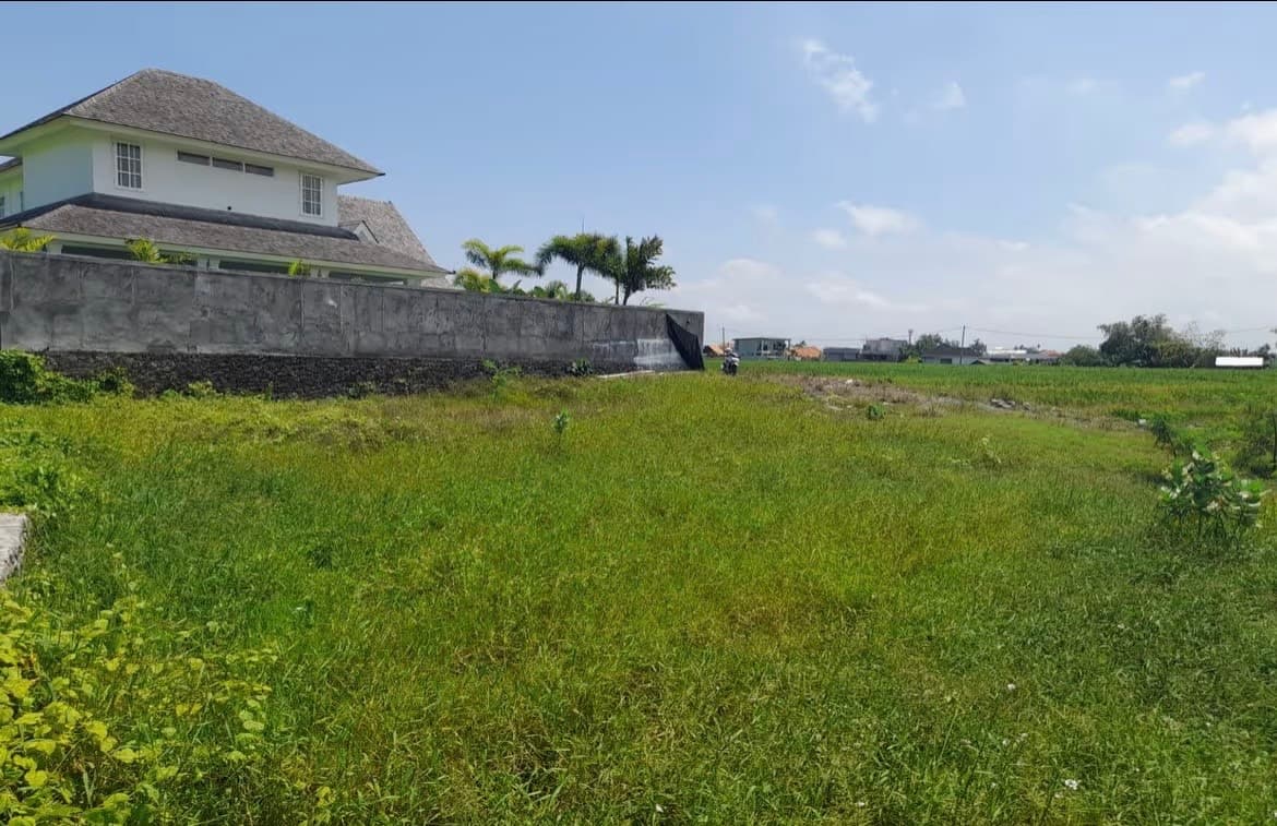 Tanah Leasehold 572 m² di Sesеh (1/3)