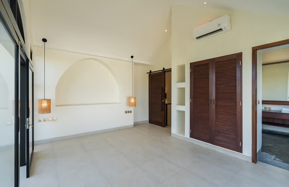 2 Bedroom Villa for Sale in Cemagi (1/3)