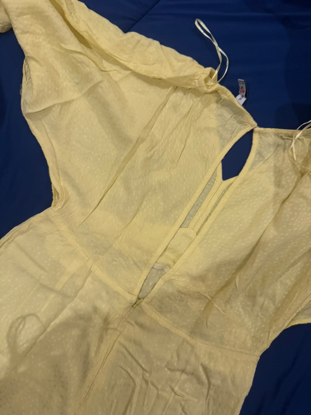 Short yellow dress (1/3)