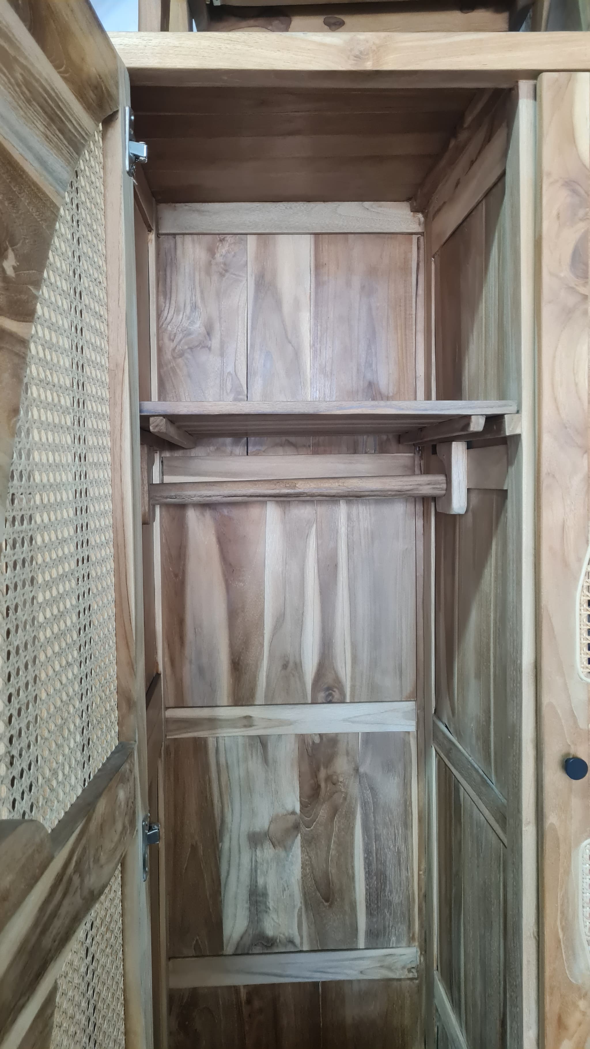 armoire à vêtements (1/2)