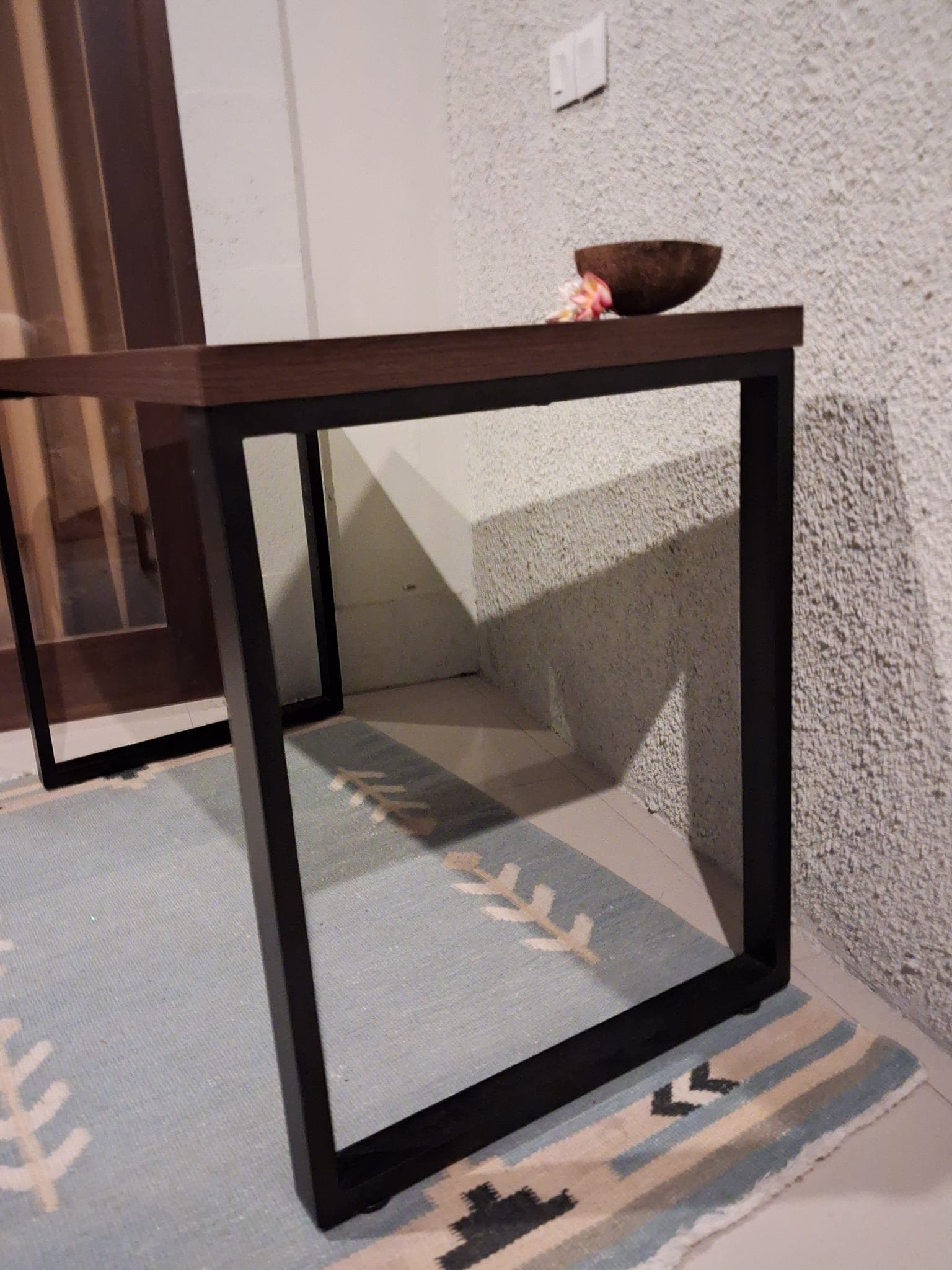 Bureau noir et imitation bois (1/3)
