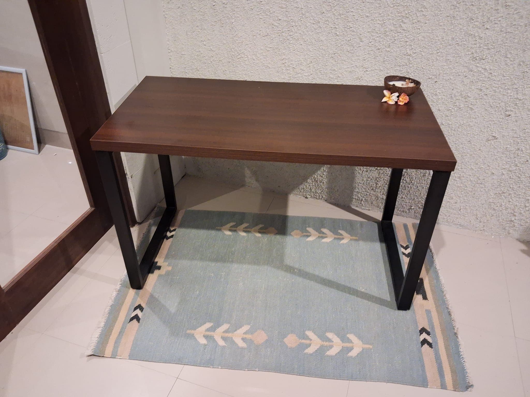 Bureau noir et imitation bois — photo 1