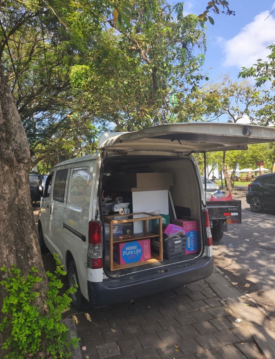 Bambang Pickup – Box Truck Rental (1/3)