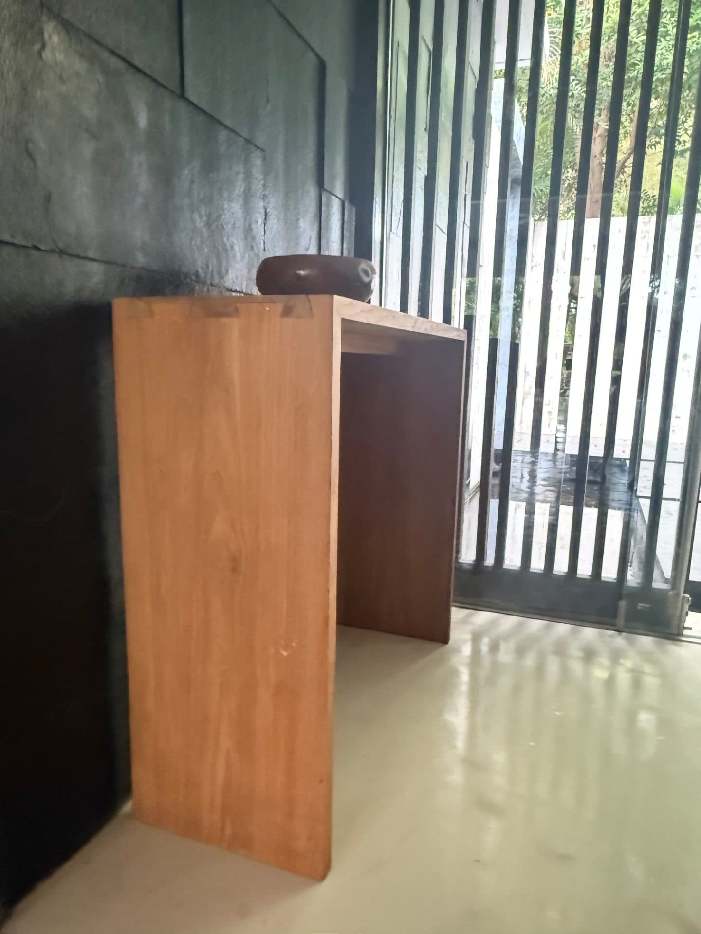 BARES FURNITURE SOLID TEAK CONSOLE TABLE (1/3)