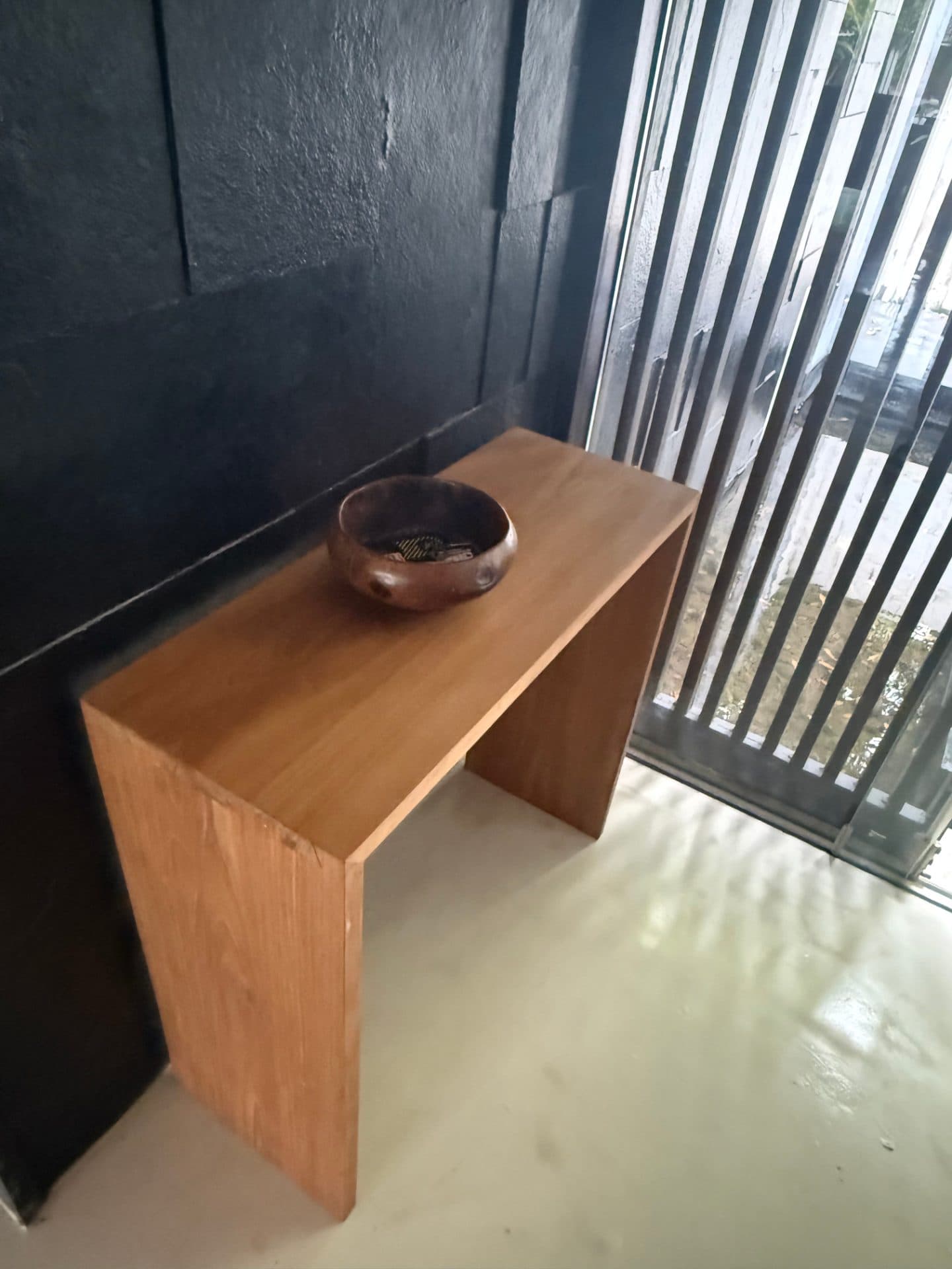 BARES FURNITURE SOLID TEAK CONSOLE TABLE (1/3)