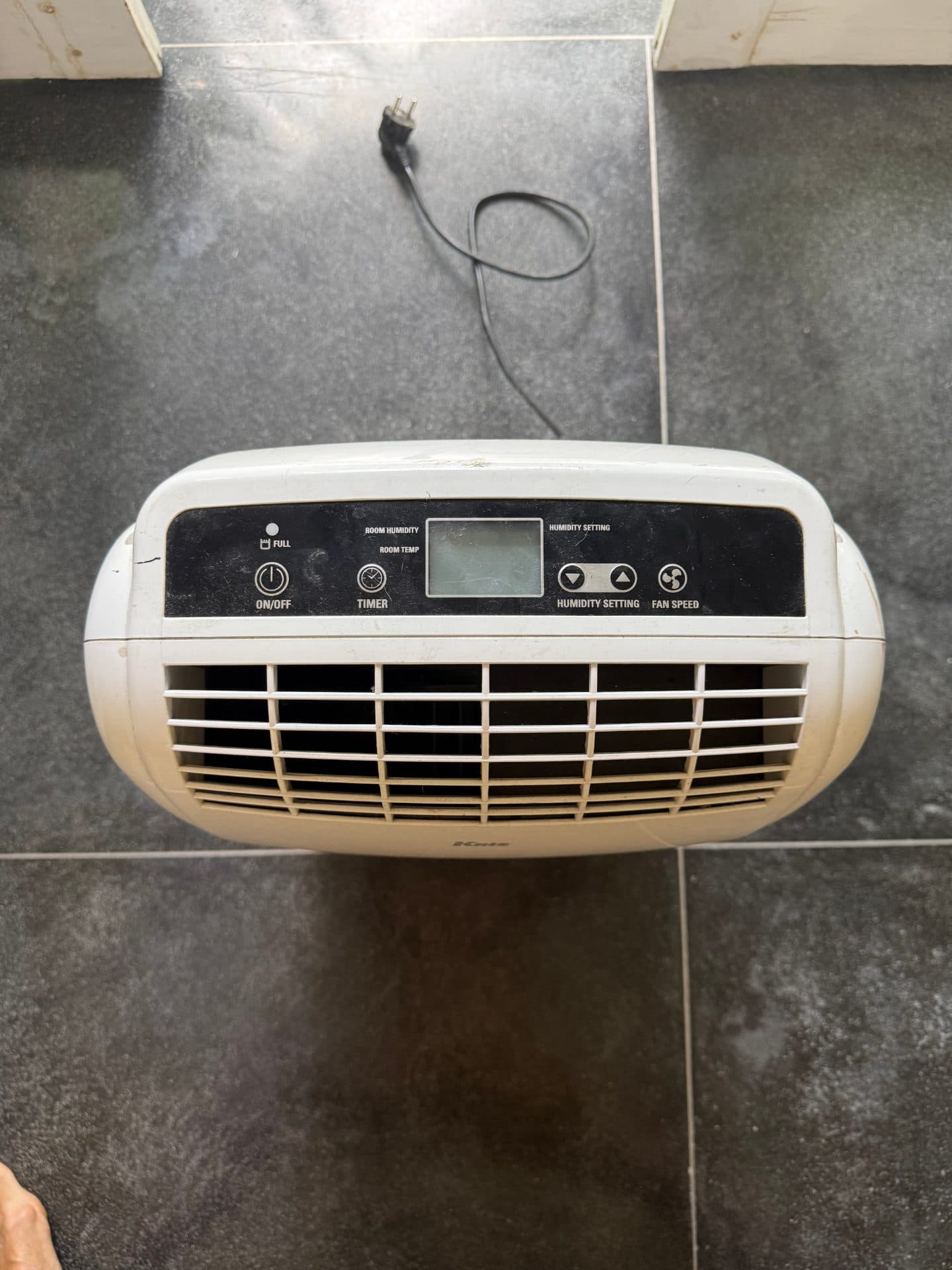 KRIS DEHUMIDIFIER (1/2)