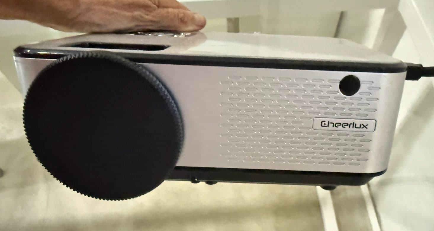 CHEERLUX MINI PROJECTOR (1/2)