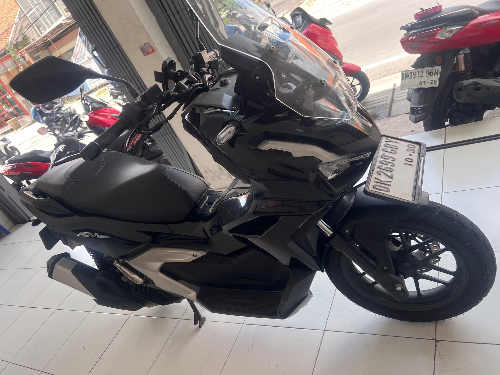 Honda ADV 160 (1/3)