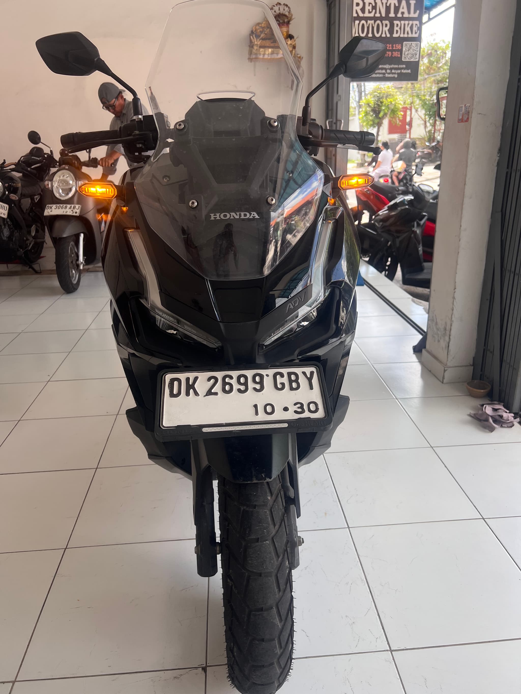 Honda ADV 160 — photo 1