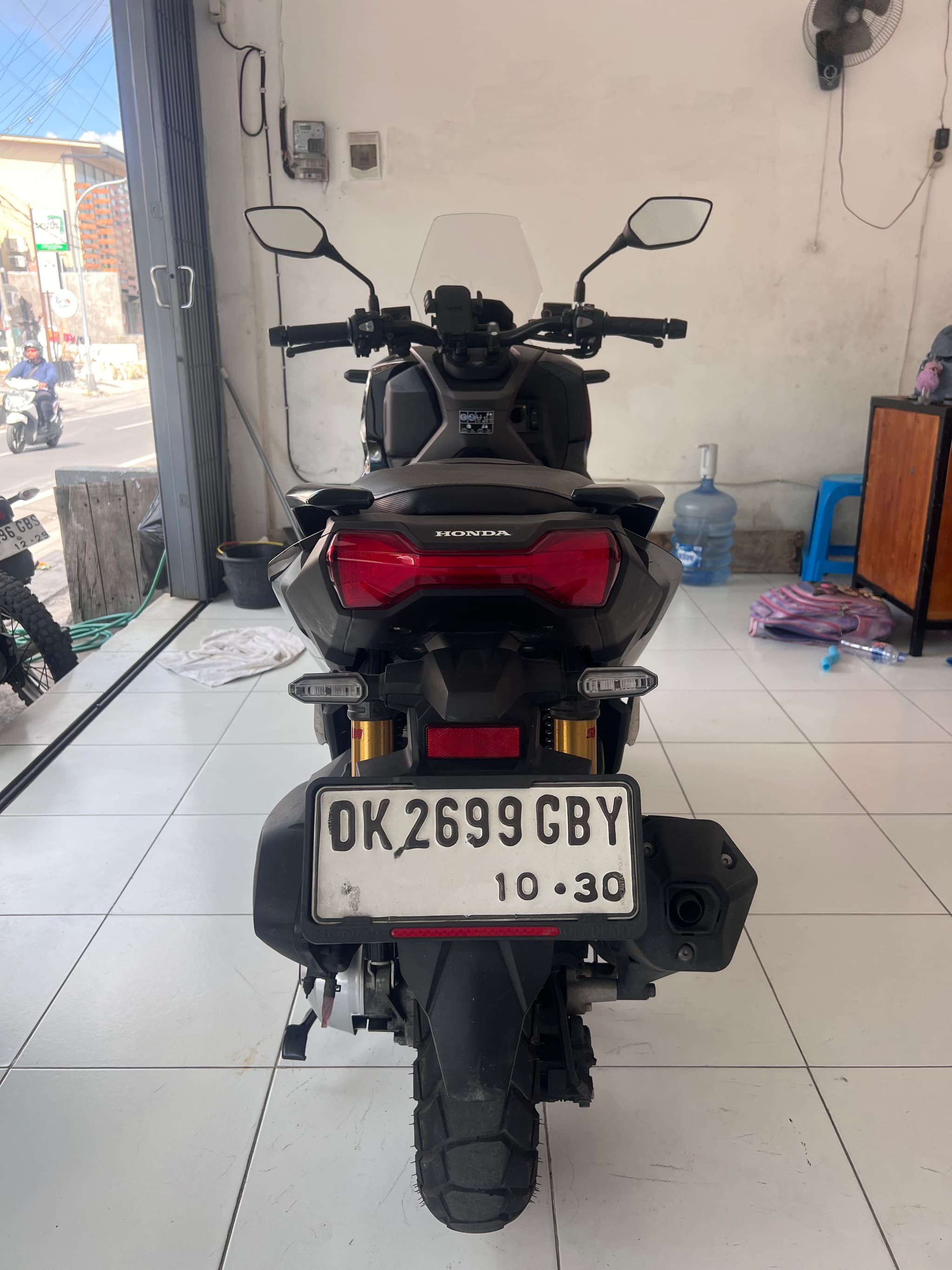 Honda ADV 160 (1/3)