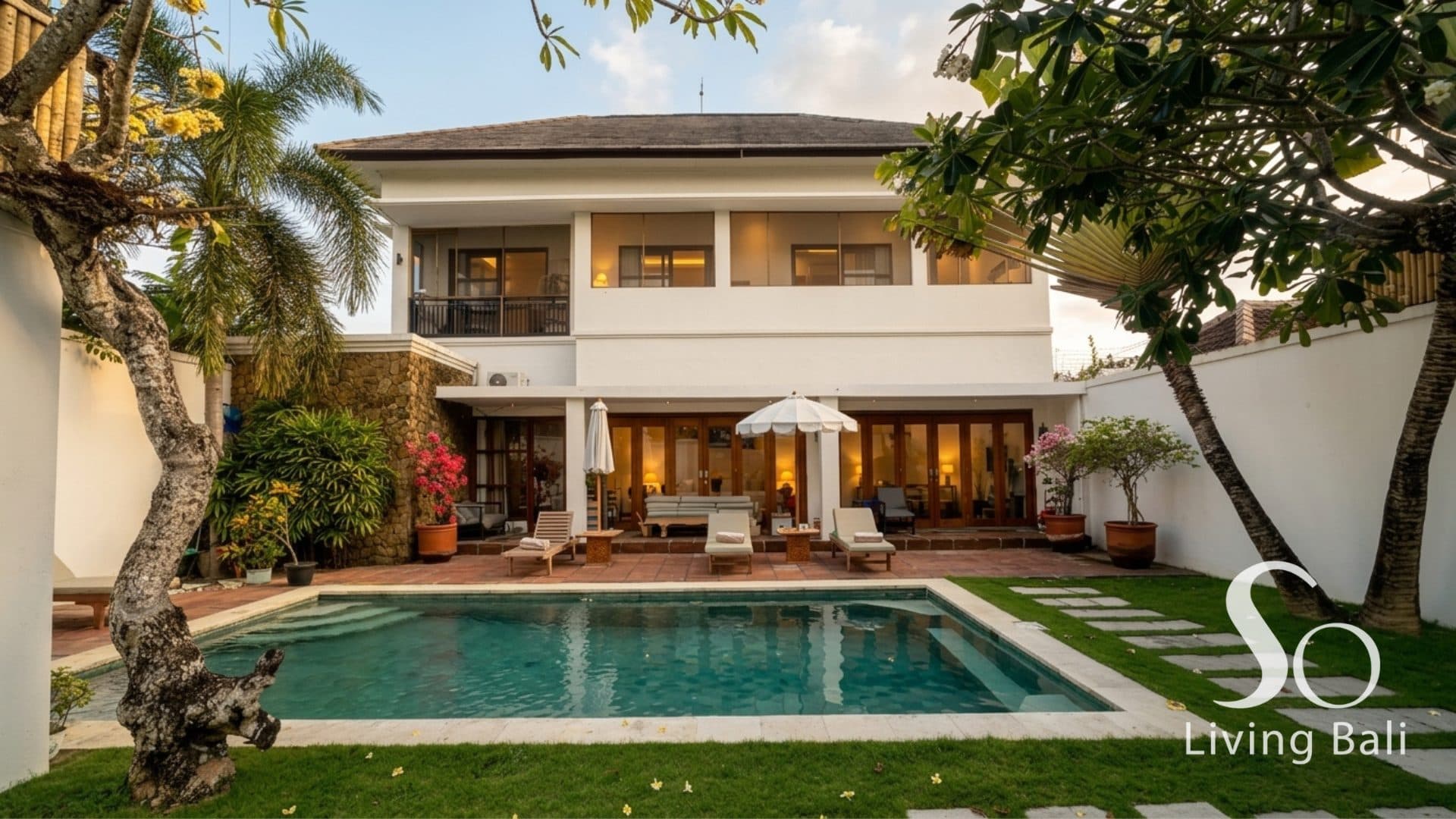 Berawa · 5BR Villa · Garden Pool Living (1/3)
