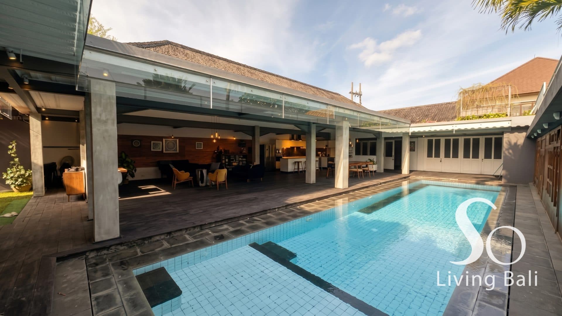 Berawa · Villa 4BR · Indonesian Craft & Music Studio (1/15)